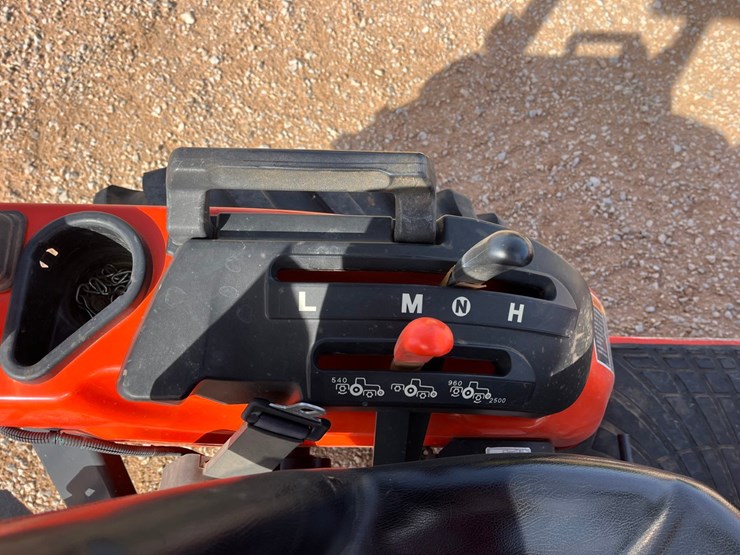 2015-kubota-b2320-image-13