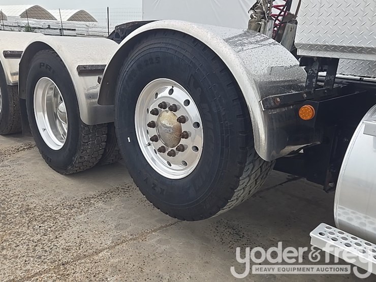 2014-kenworth-t800-image-22