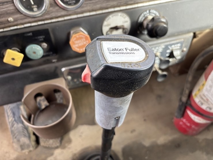 kenworth-w900-image-36