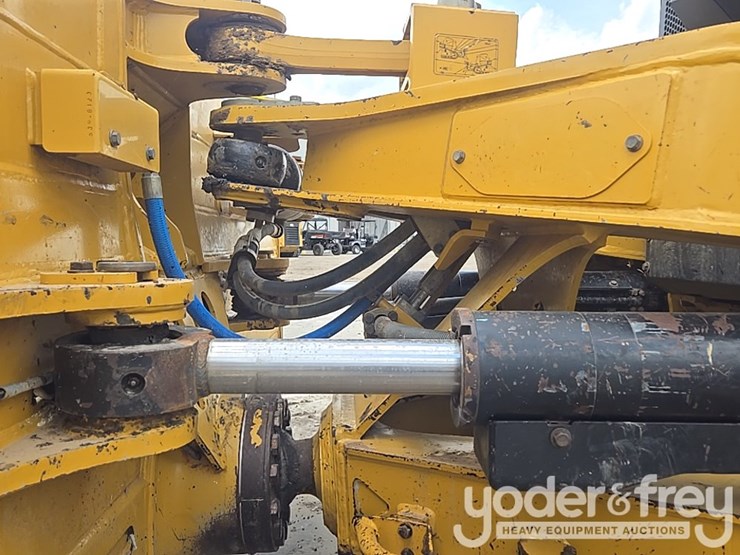 2019-caterpillar-d6-lgp-image-29