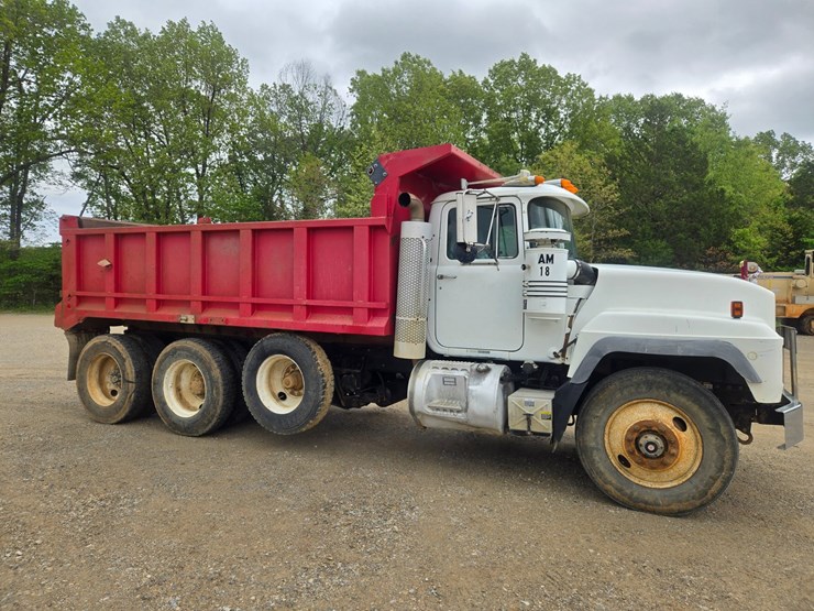 2001-mack-rd688s-image-23