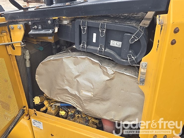 2019-caterpillar-d6-lgp-image-48