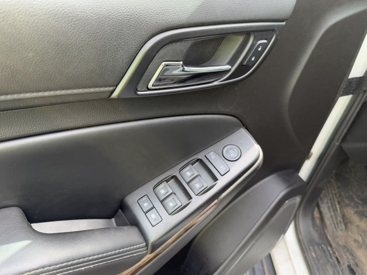 2016-chevrolet-tahoe-image-26