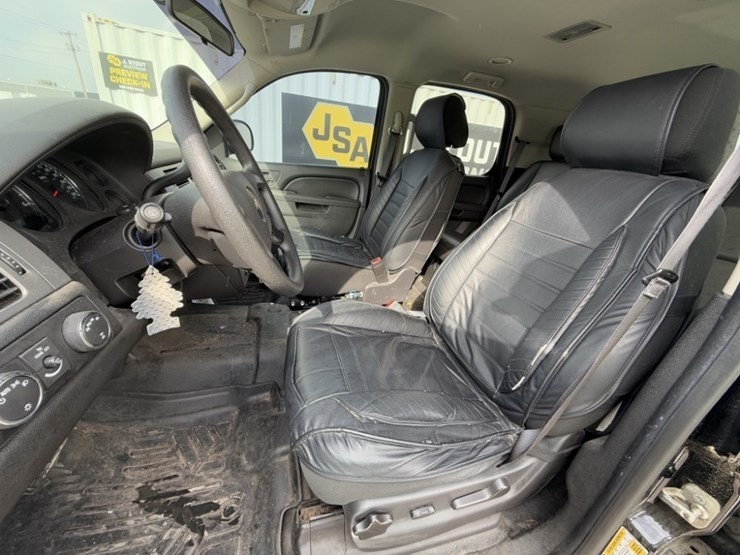 2014-chevrolet-tahoe-image-24