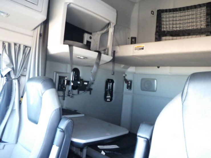 2020-kenworth-t680-image-24