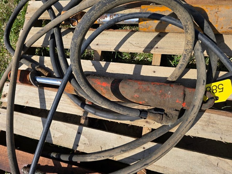 #588-•-hydraulic-cylinder-image-1