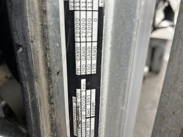 1994-peterbilt-377-image-19