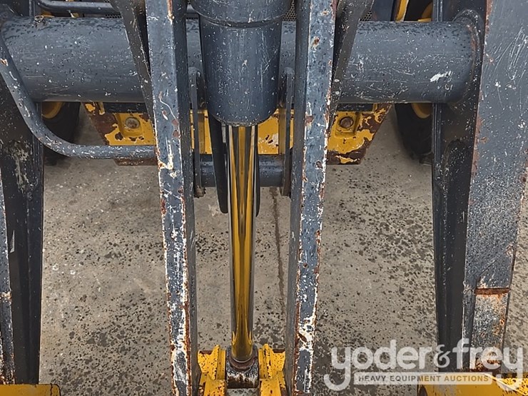 2018-deere-310l-image-29