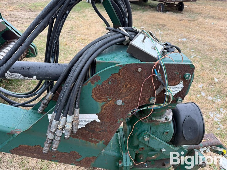 2012-kmc-3386-peanut-combine-image-10