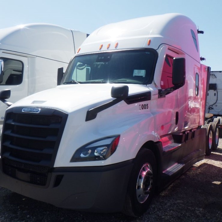 2021 FREIGHTLINER CASCADIA 126