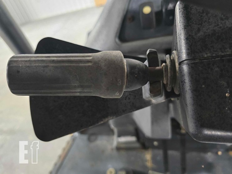 2011-deere-310j-image-21