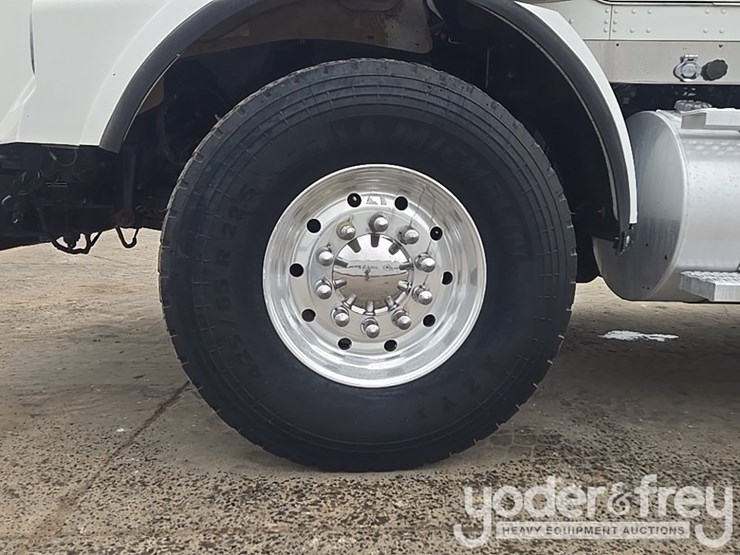 2014-kenworth-t800-image-10