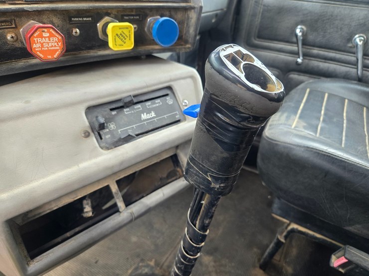 1996-mack-rd690s-image-72