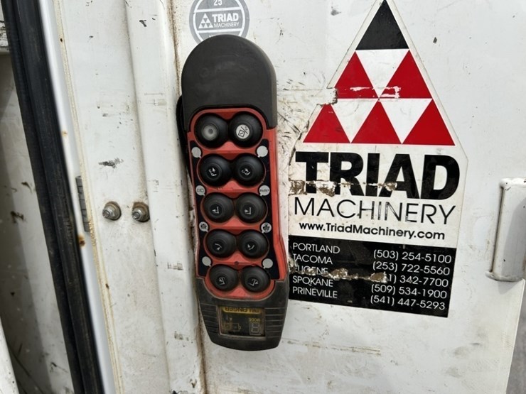 2017-peterbilt-337-image-25