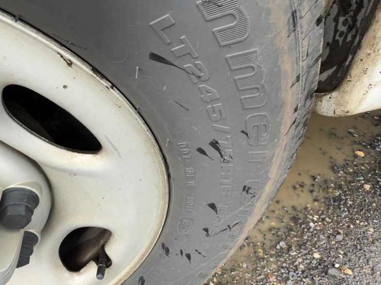 2017-chevrolet-express-3500-image-16