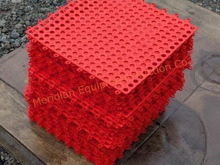 ~72--red-interlocking-rubber-floor-tiles-image-1