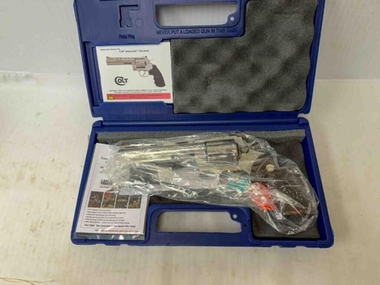 sig-sauer-pistol-image-25