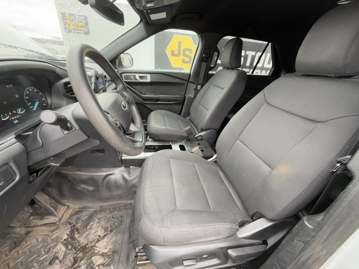 2021-ford-explorer-image-24