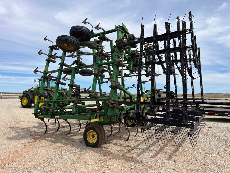 2005-john-deere-2210-image-16