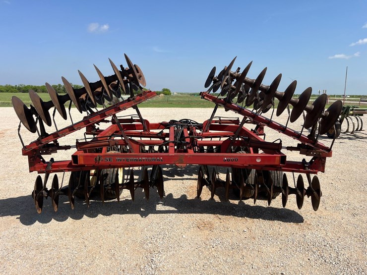 case-ih-3800-image-10