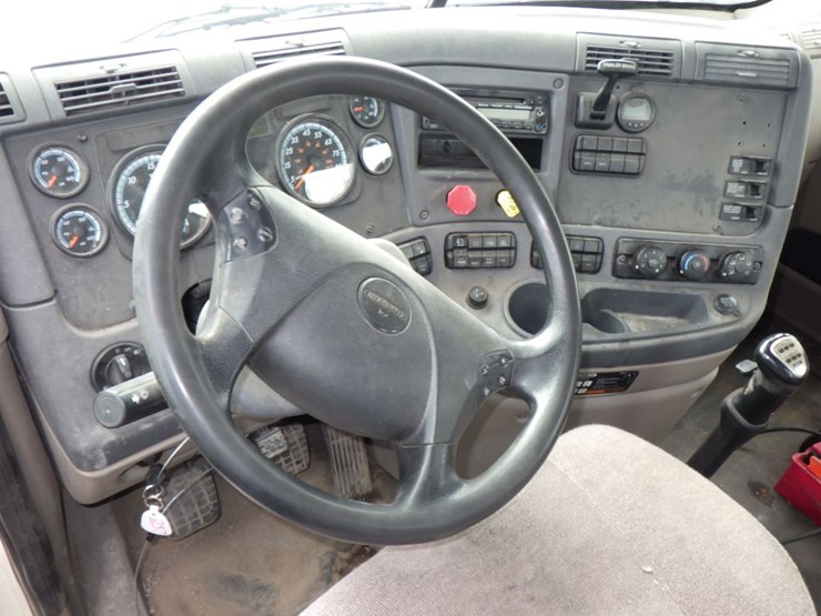 2017-freightliner-cascadia-125-image-13