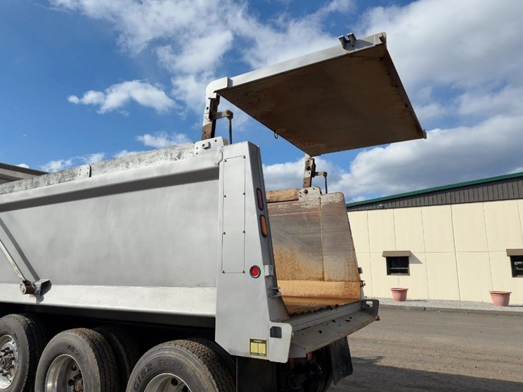 2015-caterpillar-ct660-image-15