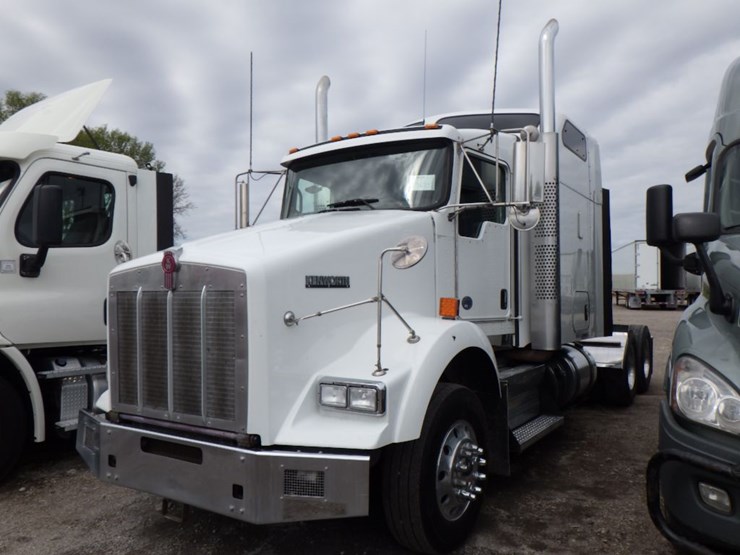 2016-kenworth-t800-image-1