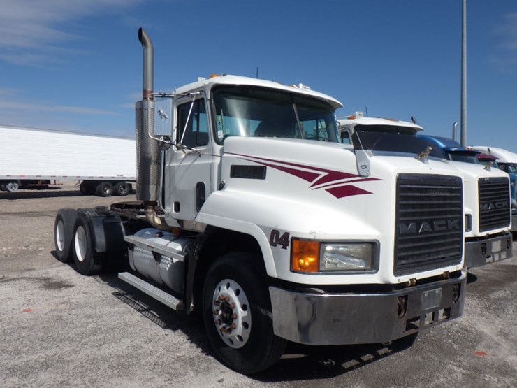 2001-mack-ch613-image-3
