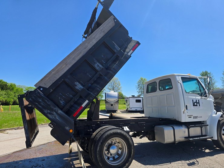 2009-sterling-acterra-image-57