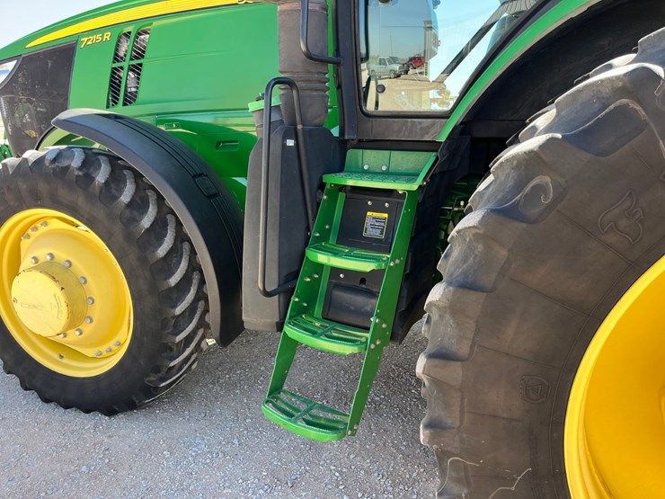 2013-john-deere-7215r-image-16