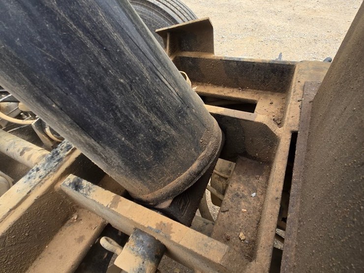 2001-mack-rd690s-image-45