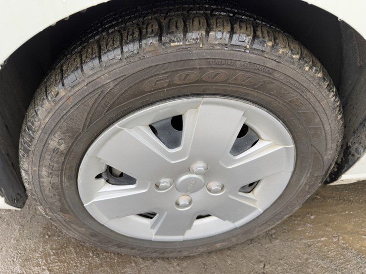 2009-ford-focus-sedan-image-15