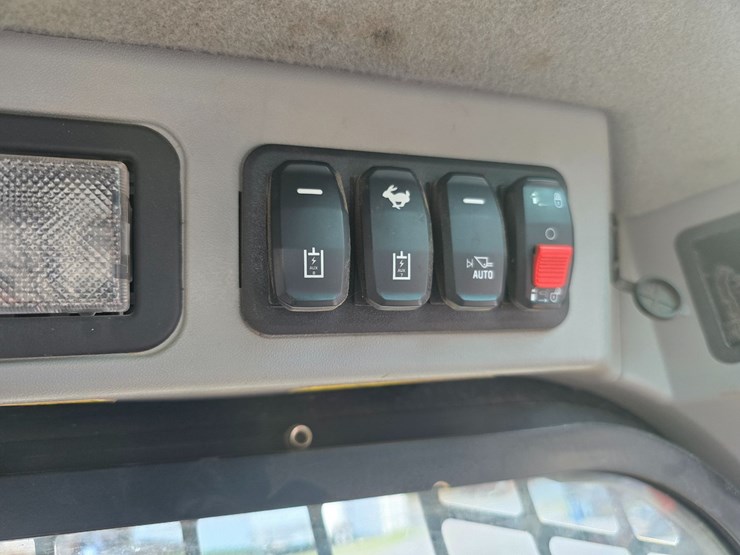 2023-caterpillar-299d3-xe-image-74