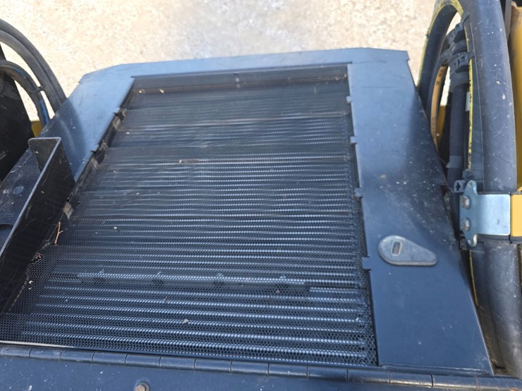 2023-caterpillar-299d3-xe-image-52