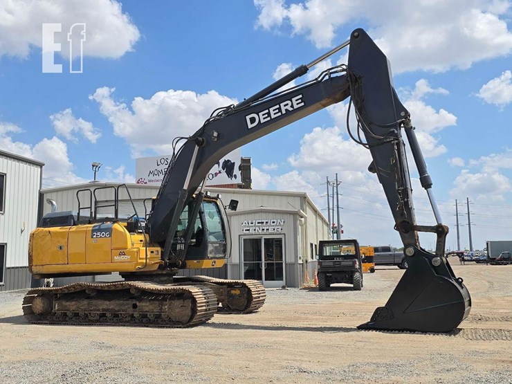 2018-deere-250g-lc-image-2