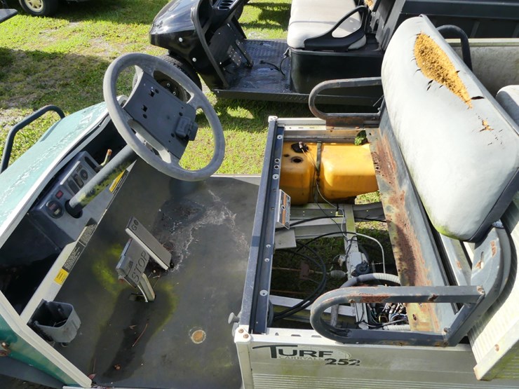 club-car-carryall-252-image-9