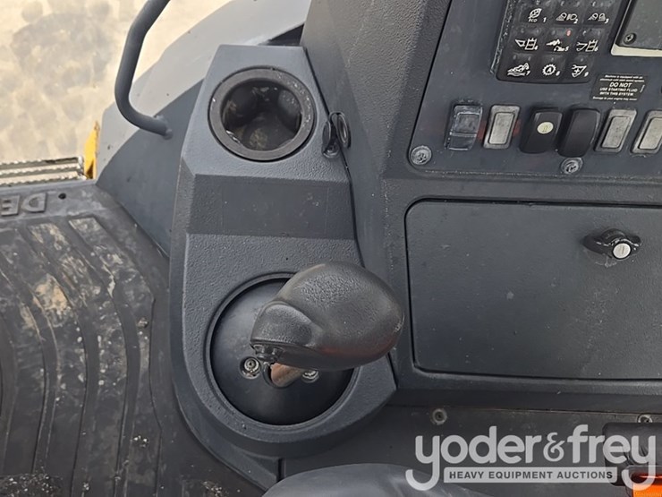 2021-deere-310sl-image-104