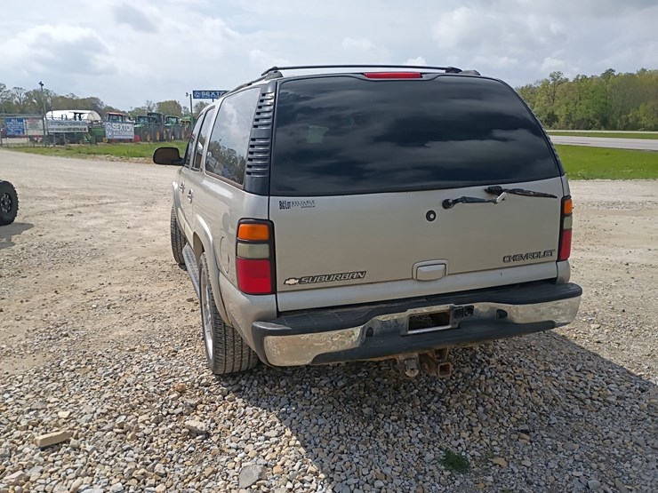 2005-chevrolet-suburban-image-6