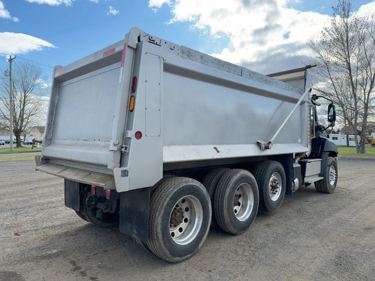 2015-caterpillar-ct660-image-5