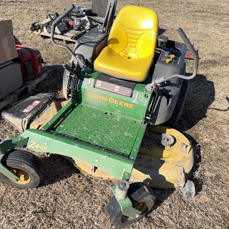 JOHN DEERE Z445
