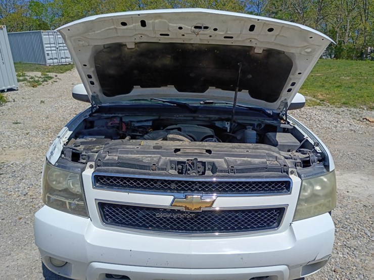 2008-chevrolet-tahoe-image-17