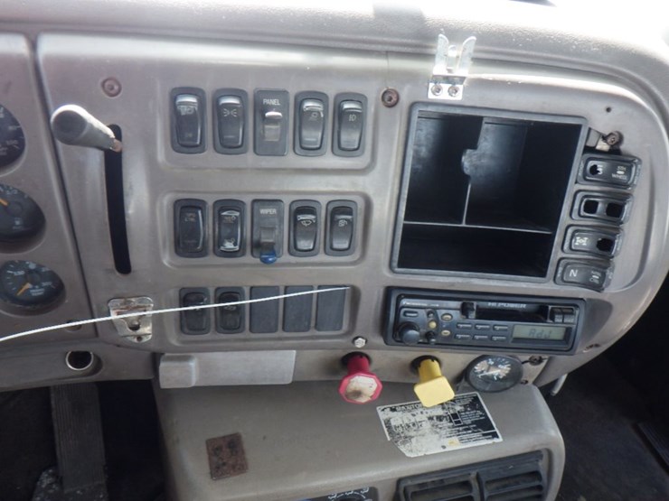 2001-mack-ch613-image-17