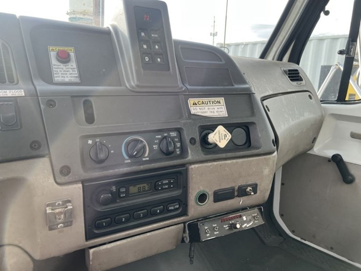 2001-sterling-l7500-image-31