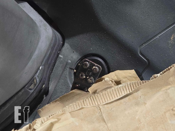 2016-caterpillar-415f2-image-29