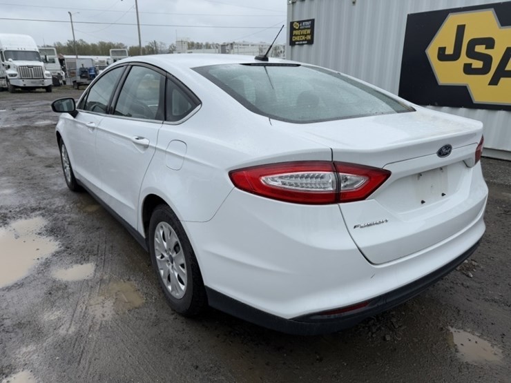 2014-ford-fusion-sedan-image-6