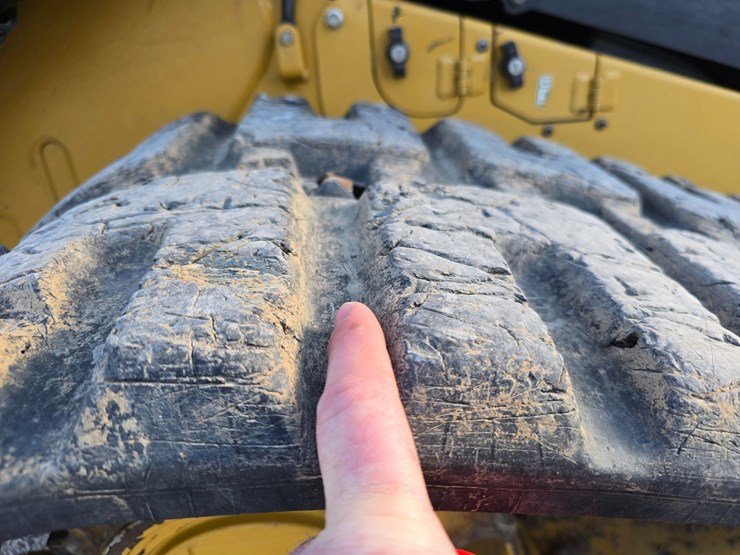 2023-caterpillar-299d3-xe-image-36