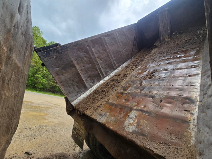 2001-mack-rd690s-image-40