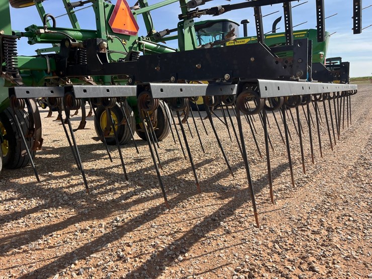 2009-john-deere-2210-image-14