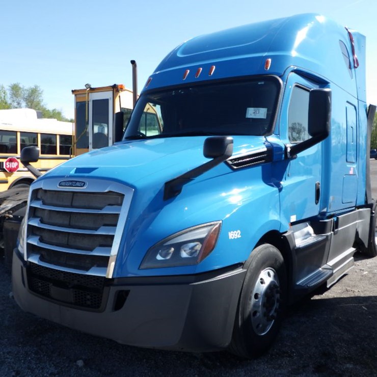 2019 FREIGHTLINER CASCADIA 126