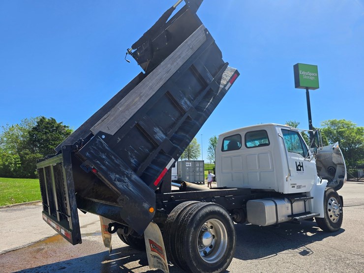 2009-sterling-acterra-image-56